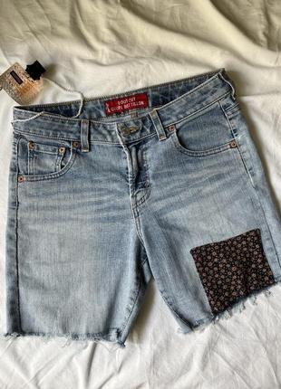 Блакитні вінтажні джинсові шорти вільного крою від levi’s