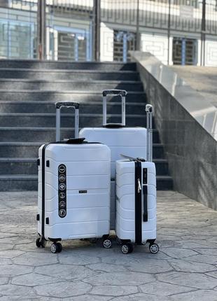 3 шт комплект полипропилен wings  чемодан дорожный  на колесах польша 4 колеса3 фото