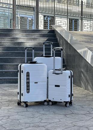 3 шт комплект полипропилен wings  чемодан дорожный  на колесах польша 4 колеса2 фото