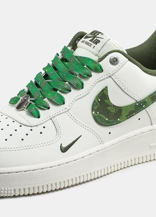 Чоловічі кросівки nike air force 1 x bape / найк аір форс білі бежеві зелені вставки / чоловіче демісезонне взуття на весну, літо, осінь3 фото