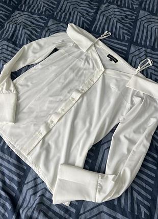 Блуза зі спущеними плечима. вільного крою. на розмір s-m.