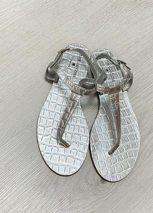 Шкіряні босоніжки-вʼєтнамки фірми rick cardona.розмір 41 в ідеальному стані