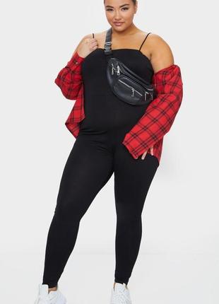 Женский легкий комбинезон черного цвета prettylittlething