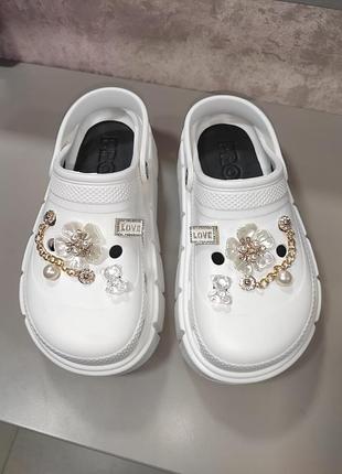 Кроксы женские с джибитсами