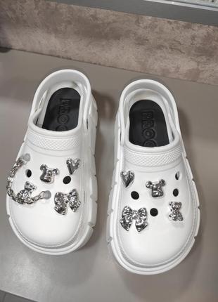 Кроксы женские с джибитсами