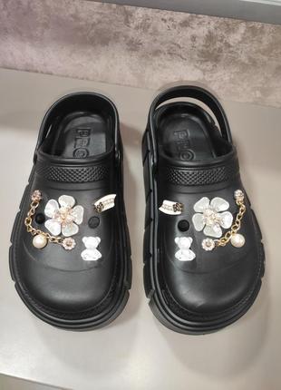 Кроксы женские с джибитсами