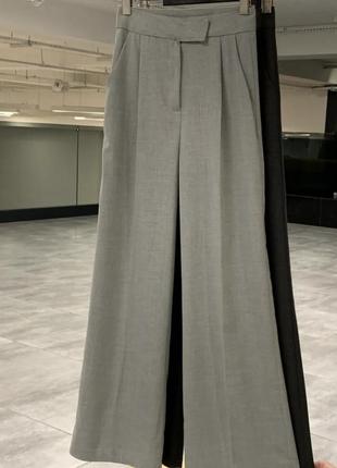 Бежево серые широкие брюки палаццо