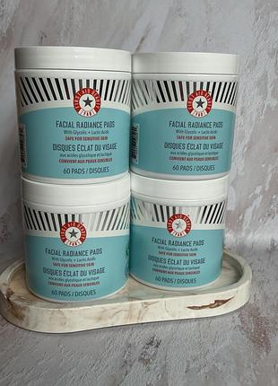 Пилинг диски пади эсфолиант с гликолевой и молочной кислотой first aid beauty facial radiance pads 60шт.