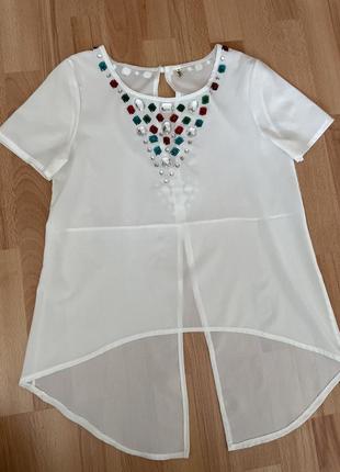 Шифоновая кофта украшена камнями