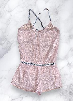 Ромпер боди пеньюар ensored нежно розового цвета