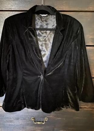 Чёрный приталенный велюровый жакет 46-50 р