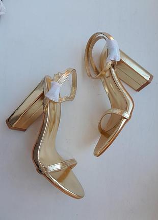 Босоножки 37р