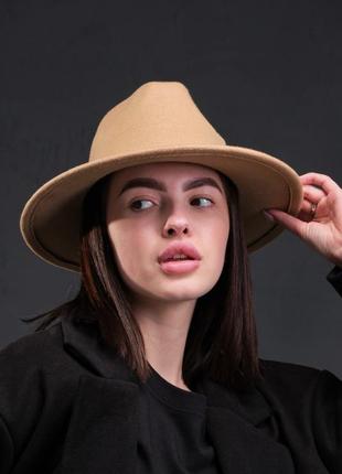 Жіночий бежевий капелюх федора fedora