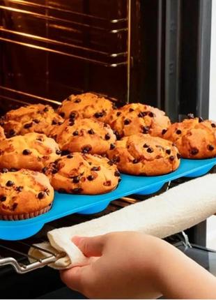 Силиконовая форма для выпекания кексов, маффинов на 12 шт голубая