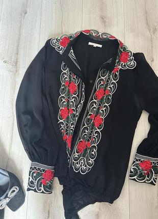 Блуза с вышивкой
