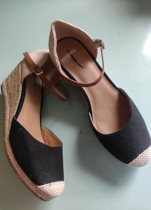 Жіночі босоніжки