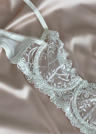 Комплект білизни з вишивкою молочний білий