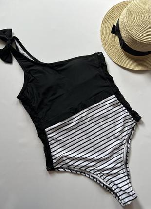 Слитный купальник