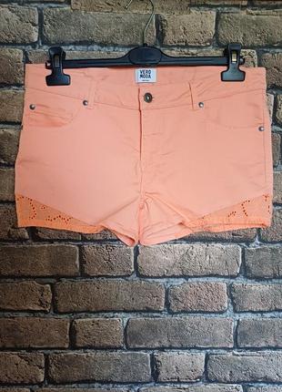 Фирменные шорты от vero moda