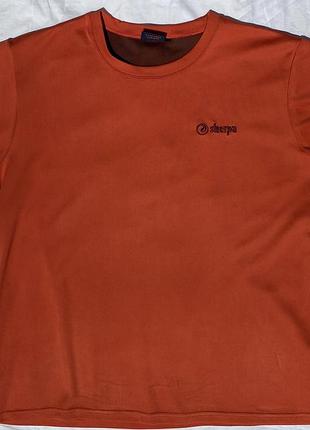 Футболка спортивна