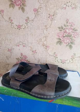 Босоножки фирменные, прочные