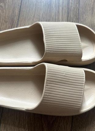 Бежеві шльопанці 39-40 розмір, устілка 25,5см