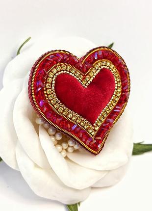 Брошка з бісеру ручної роботи червоне серце. серденько. подарунок для неї. подарунок коханій.