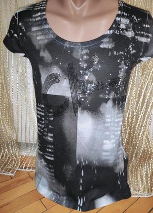 Стильна фірмова футболка calvin klein.s