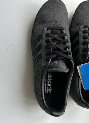 Кроссовки чёрные adidas