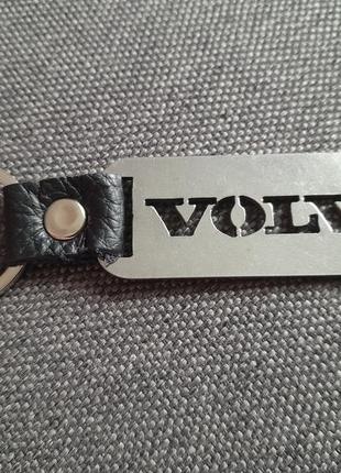Металлический брелок volvo