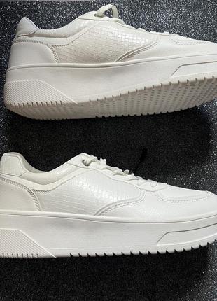 Женские белые кеды zara. размер 39. новые.