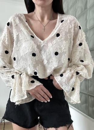 Стильна блуза вільного крою zara