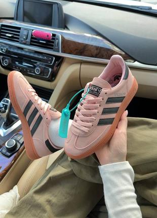 Жіночі кросівки adidas