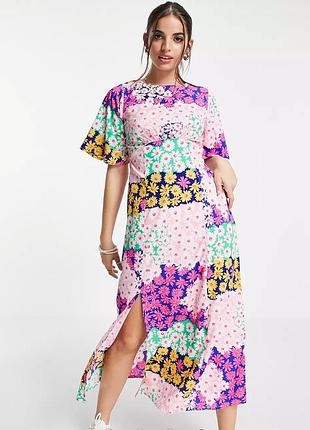 Яскраве плаття в квітковий принт