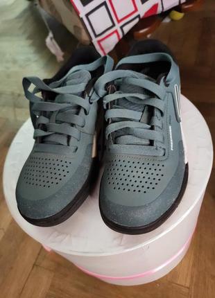 Кроссовки adidas оригинал