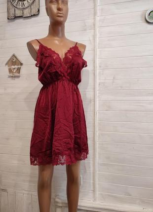 Миле неглибоке з мереживною вишивкою m-xl у новому стані