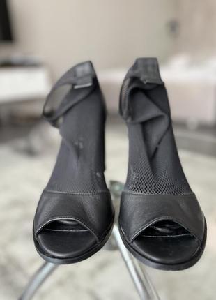 Шкіряні босоніжки-панчохи