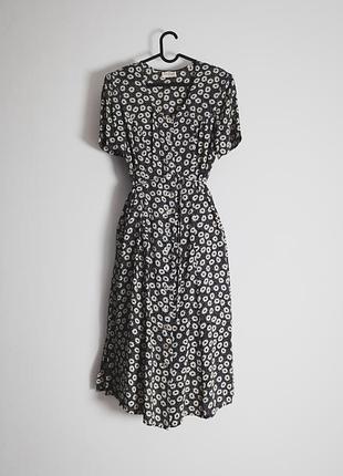 Вискозное платье рубашка миди в цветочный принт чёрно-белое от batty barclay, на пуговицах