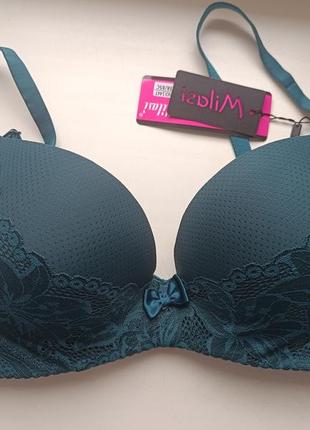 Бюстгалтеры изумрудного и нежно голубого цветов