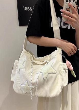 Содержимое сумки-шоппер через плечо