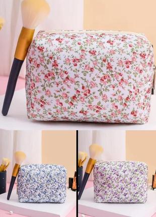Косметичка с цветами