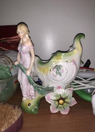 Фарфоровая статуэтка ( солфетница ) из германии