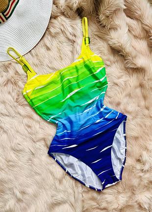 Закрытый слитный купальник с чашкой