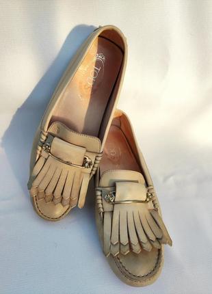 Мокасины tods с камнями тодс бежевые кожаные с пряжкой с брошкой tod's лоферы балетки...