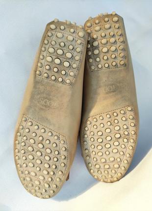 Мокасины tods с камнями тодс бежевые кожаные с пряжкой с брошкой tod's лоферы балетки...