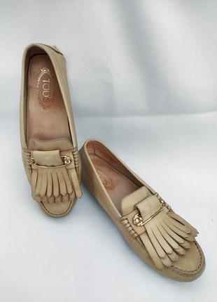 Мокасины tods с камнями тодс бежевые кожаные с пряжкой с брошкой tod's лоферы балетки...