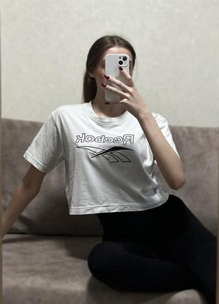 Укороченная футболка reebok