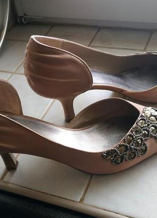 *лодочки атласные бежевые*kitten heels*39 размер*john lewis*