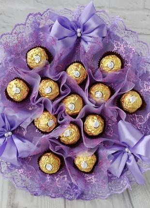 Красивий  фіолетовий букет із цукерками ferrero rocher, подарунок для жінки, мами, колеги чи начальниці