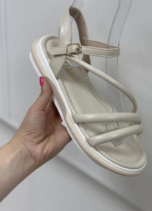 Женские трендовые босоножки / босоножки бежевого цвета / бежевые босоножки